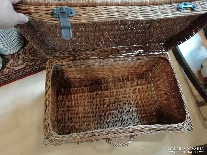 Travel suitcase, from the beginning of the 20th century, made of woven willow (cane), cleaned and treated, as decoration