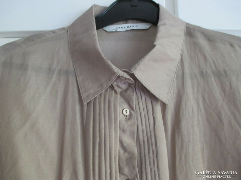 Elegant women's muslin blouse, cotton and caterpillar silk.