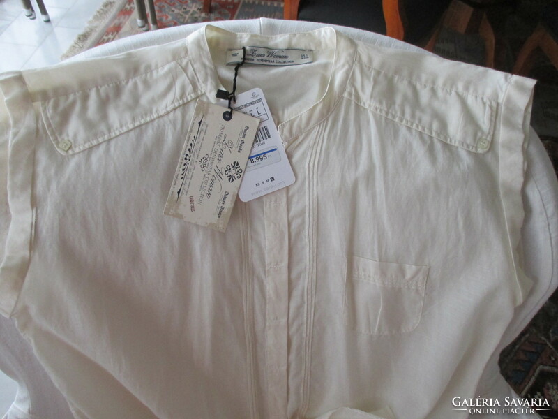 Attractive, bone-colored women's blouse from a special collection by zara. New!