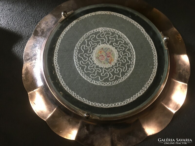 Large silver-plated tray with lace decoration in the middle!! Indicated!! 36X4.5. Cm!!!!