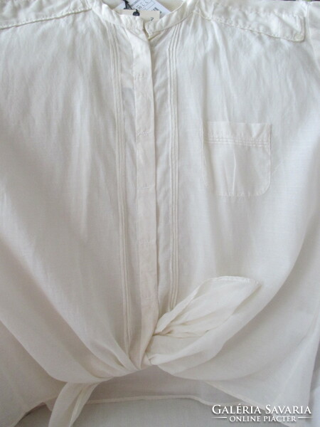 Attractive, bone-colored women's blouse from a special collection by zara. New!