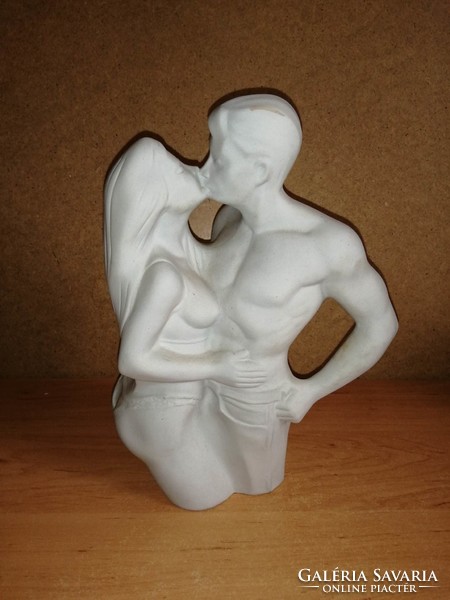 Gyönyörű művészi munka - nagyméretű biszkvit porcelán csókolózó szerelmespár figura