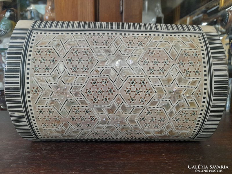 Large wooden jewelry box with oriental star mother-of-pearl inlay, motif. 26 Cm.