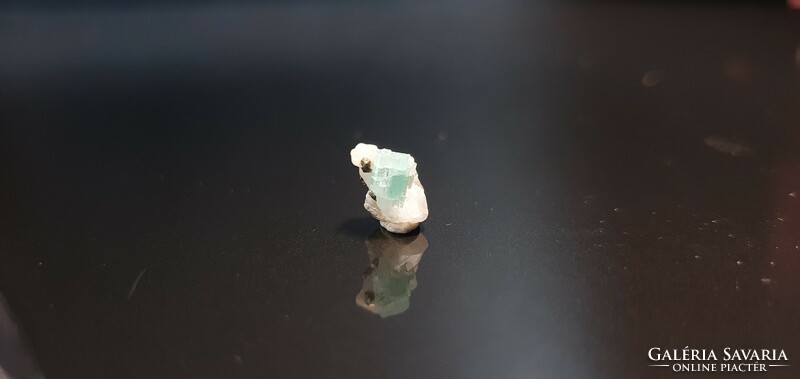 Colombian emerald crystal. With certification.