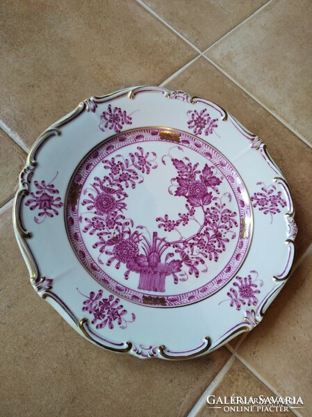 Decorated with an Indian basket pattern. 32 cm wonderful, hand-painted antique piece