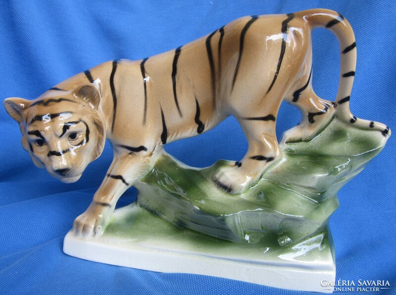 Sitzendorf porcelain tiger, marked, 15 cm high, base 16x7 cm, slightly defective