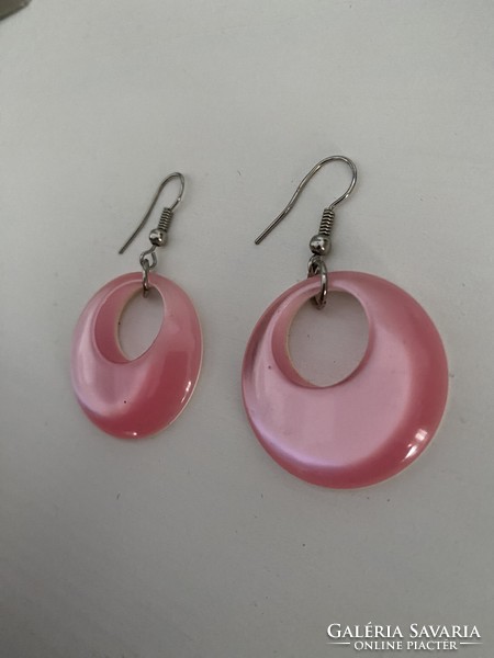 Retro pink plastic earrings