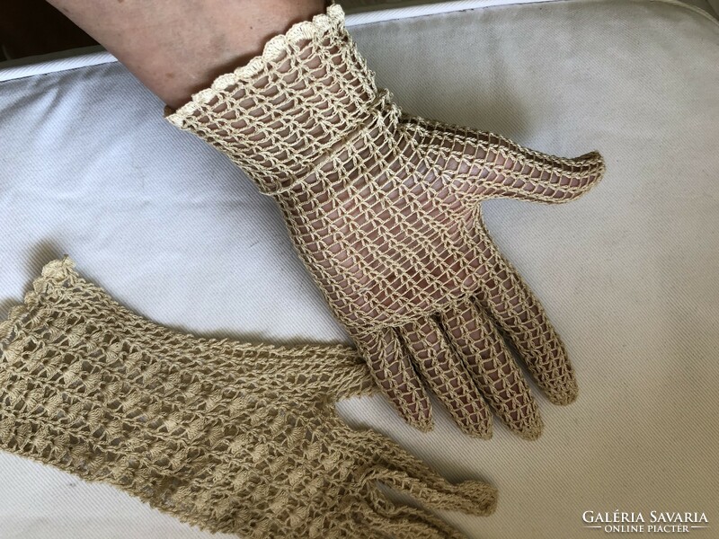 Crochet lace gloves