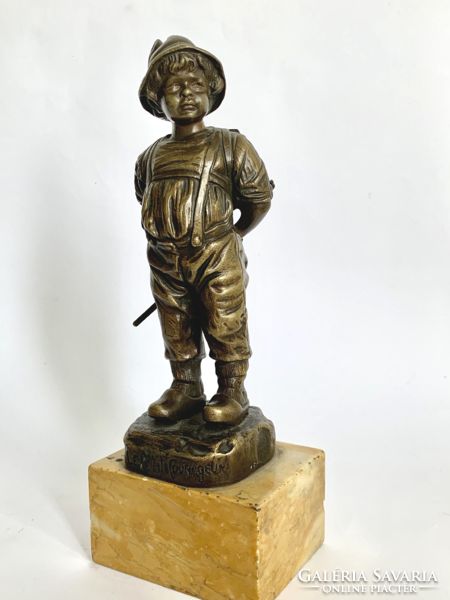 J. Picciole le petit courageux bronze statue