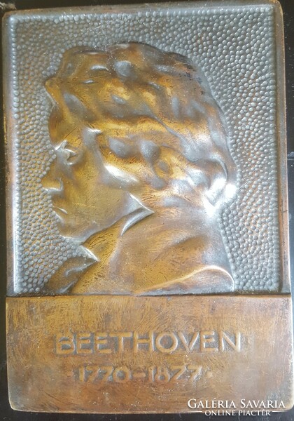 Liszt Ferenc-Beethoven bronz arc dombormű falapra rögzítve,akasztható kép19,5x25, dombormű.12x18cm