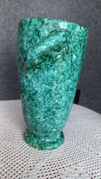 Gorka Géza csavart füles, jelzett, kerámia váza, alján mázlepattanás, magassága 19 cm, nyílása 10 cm