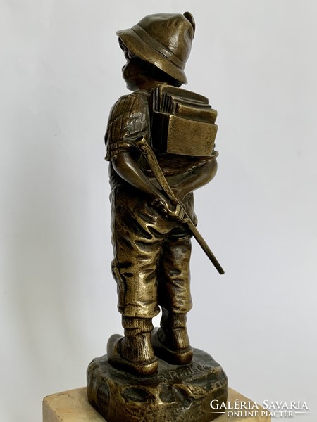 J. Picciole le petit courageux bronze statue