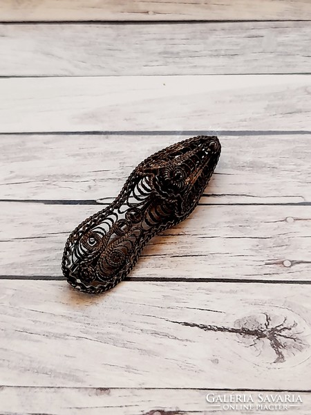 Filigree slipper brooch