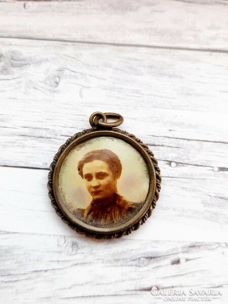 Old photo pendant