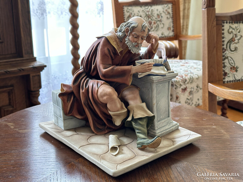 Capodimonte olasz porcelánfajansz figura