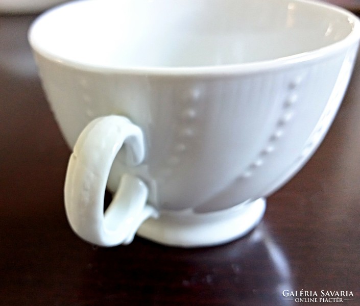 Régi fehér porcelán gyöngyös dombormintás teás csésze 9x6.5cm