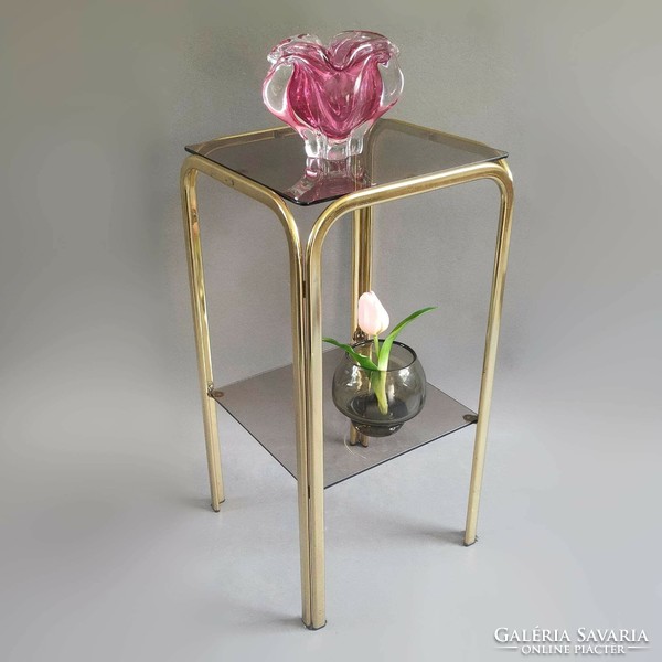 Copper-colored pedestal, flower stand