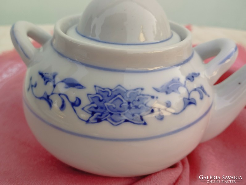 Chinese porcelain spout