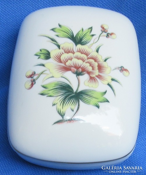 Older Hólloháza floral patterned porcelain bonbonnier marked 9.5 x 4.4 X 7 cm