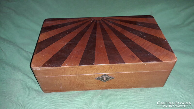 Antique light-tarsia (reminiscent of the late Japanese flag) decorative wooden box 15 x 25 x 8 cm according to the pictures