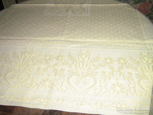 Elegant woven tablecloth with a beautiful Bavarian flower pattern