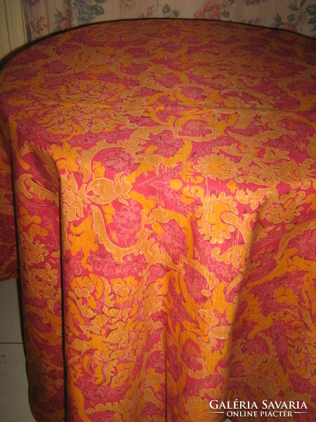 A beautiful tablecloth with a beautiful baroque flower pattern and a wonderful color scheme