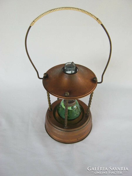 A musical kerosene lamp