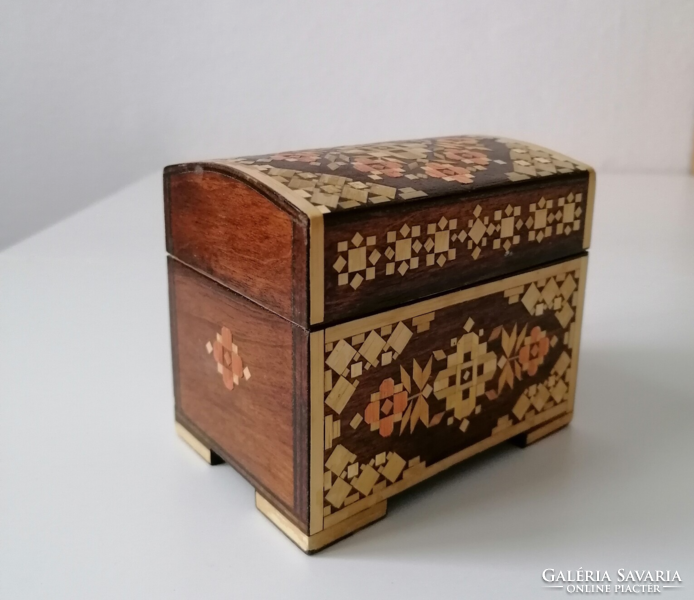 Intarziás fa ékszertartó doboz, ládika