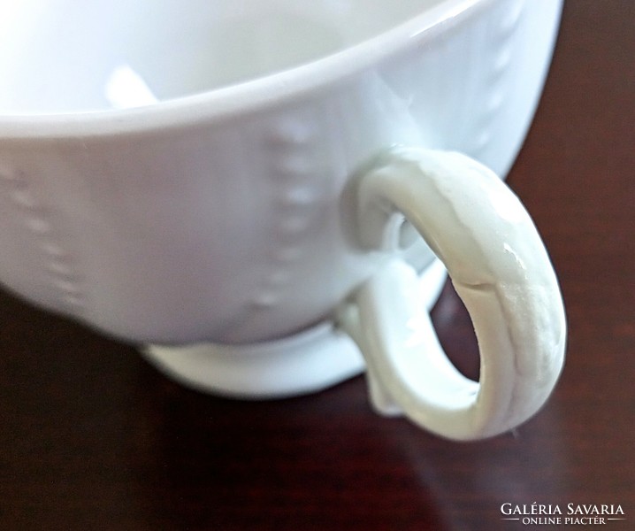 Régi fehér porcelán gyöngyös dombormintás teás csésze 9x6.5cm
