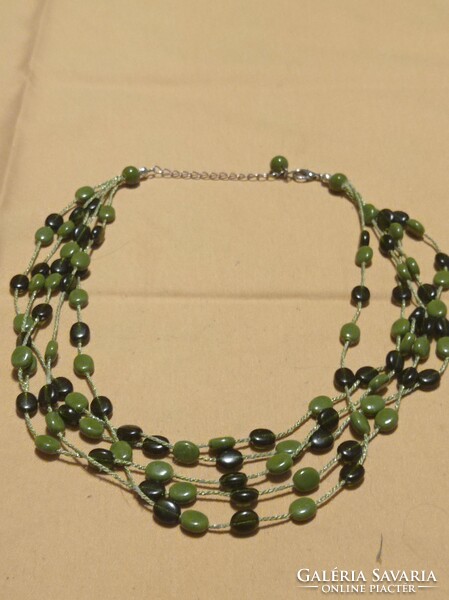 Four rows of very nice necklace green