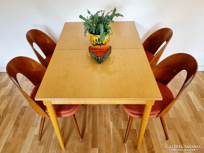 Retro extendable dining table with extendable table