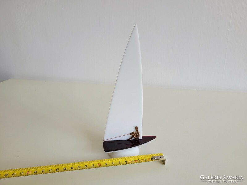 Retro régi Balatoni Emlék műanyag plexi vitorlás 21 cm vitorláshajó mid century hajó emléktárgy dísz