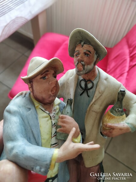 Kerámia szobor eladó! Részeges figura, 2 férfi eladó!