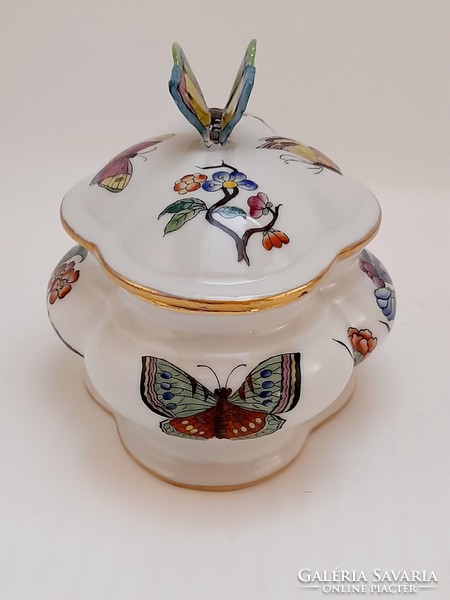 Bonbonier with a butterfly catcher in the Victoria pattern of Oh Herend