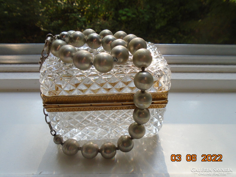 Necklaces made of 24 large interesting silver-colored true pearls