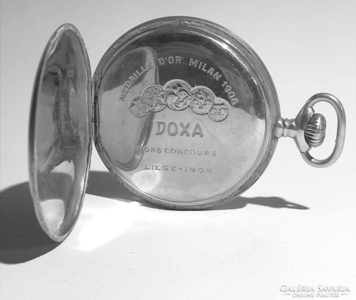 Nagyméretű ritka római számlabos DOXA zsebóra! Korabeli bőr és acél óralánc! Pontosan működik!