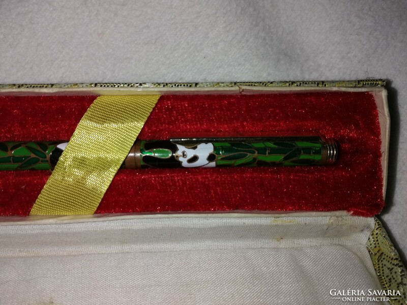 Cloisonne Chinese ballpoint pen, panda pattern