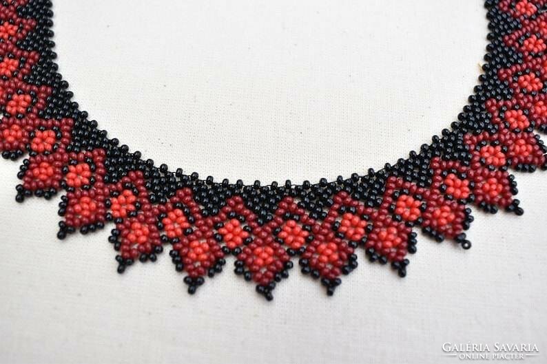 Black and red pearl collar