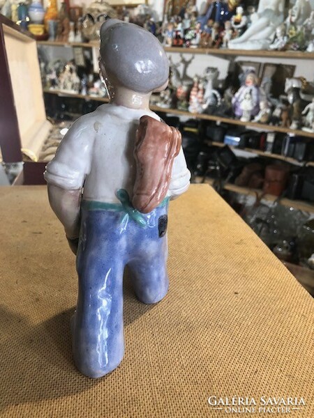 Mária H. Rahmer: susterinas, ceramic statue, 17 cm.