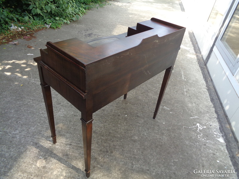 Secretary with seven drawers