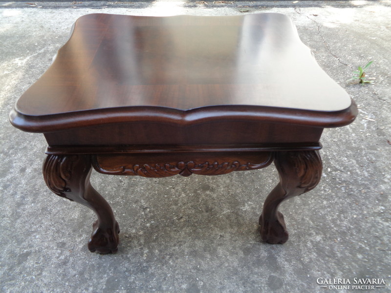 Small table with clawed legs
