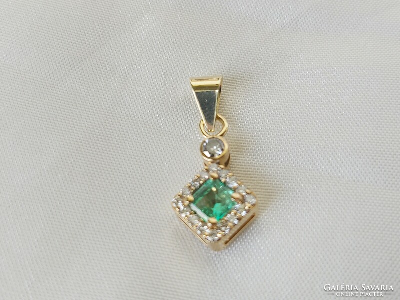 Gold pendant emerald/brilliant
