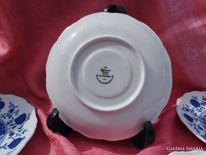 5 db. gyönyörű hagymamintás porcelán kis tányér