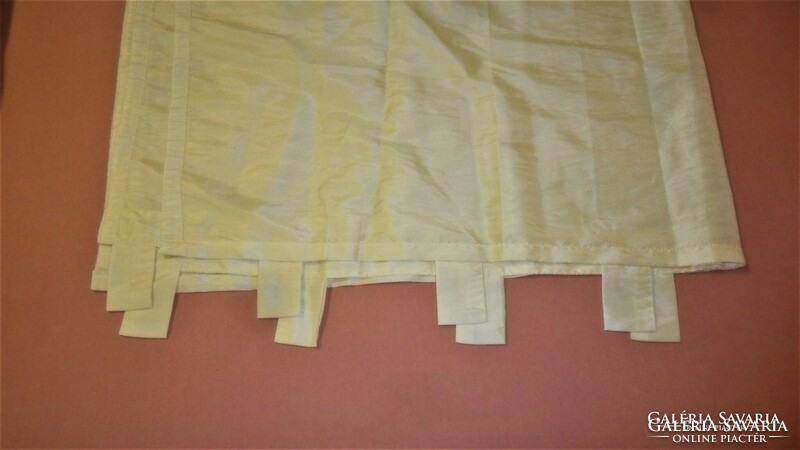 Pair of butter-colored light-transmitting, blackout curtains, 250 cm high, 144 cm wide, 8 cm ears.