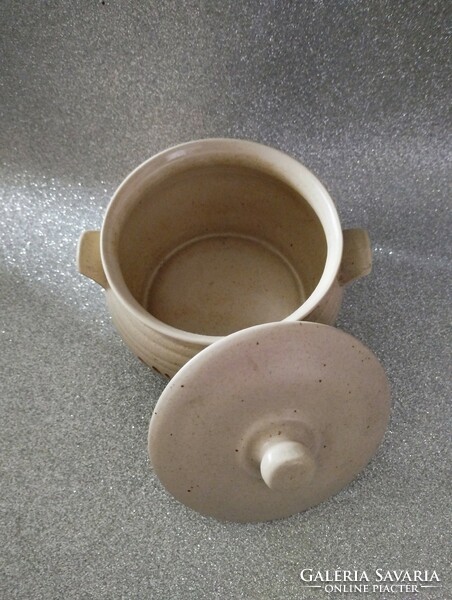 Stone-glazed ceramic with lid