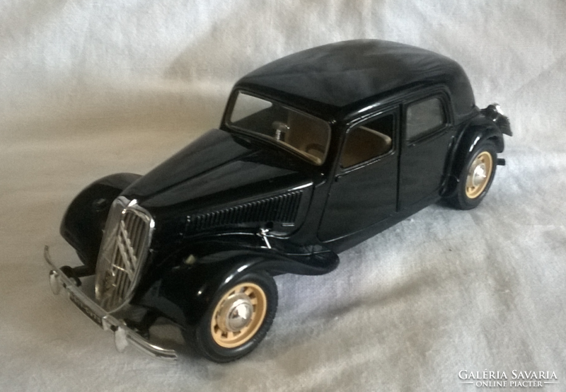 BURAGO 1501 1/24 CITROEN 15CV TA 1938 BLACK