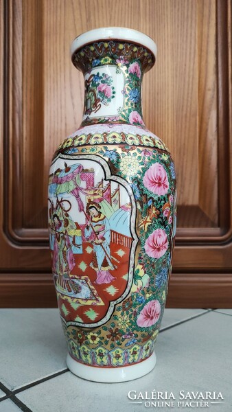 Hibátlan kézzel festett és aranyozott kínai porcelán váza