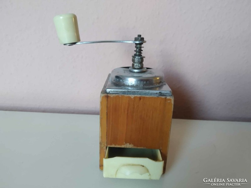 Retro coffee grinder, functional, from the 1960s