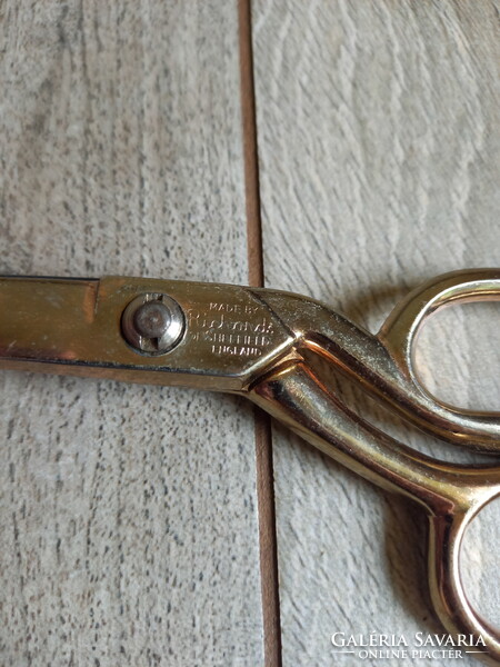 Sumptuous Old English Silver Plated Zig Zag Scissors