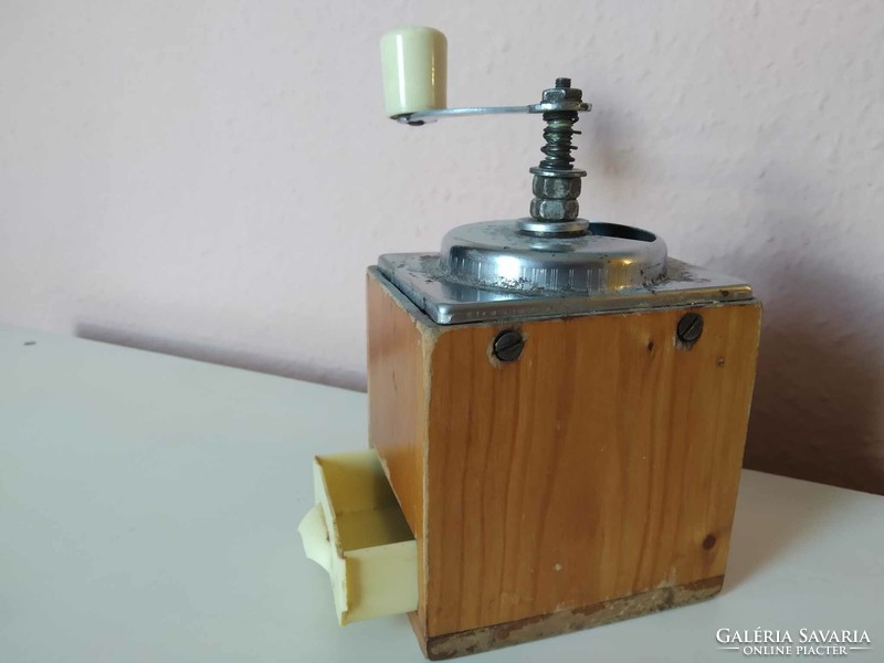 Retro coffee grinder, functional, from the 1960s